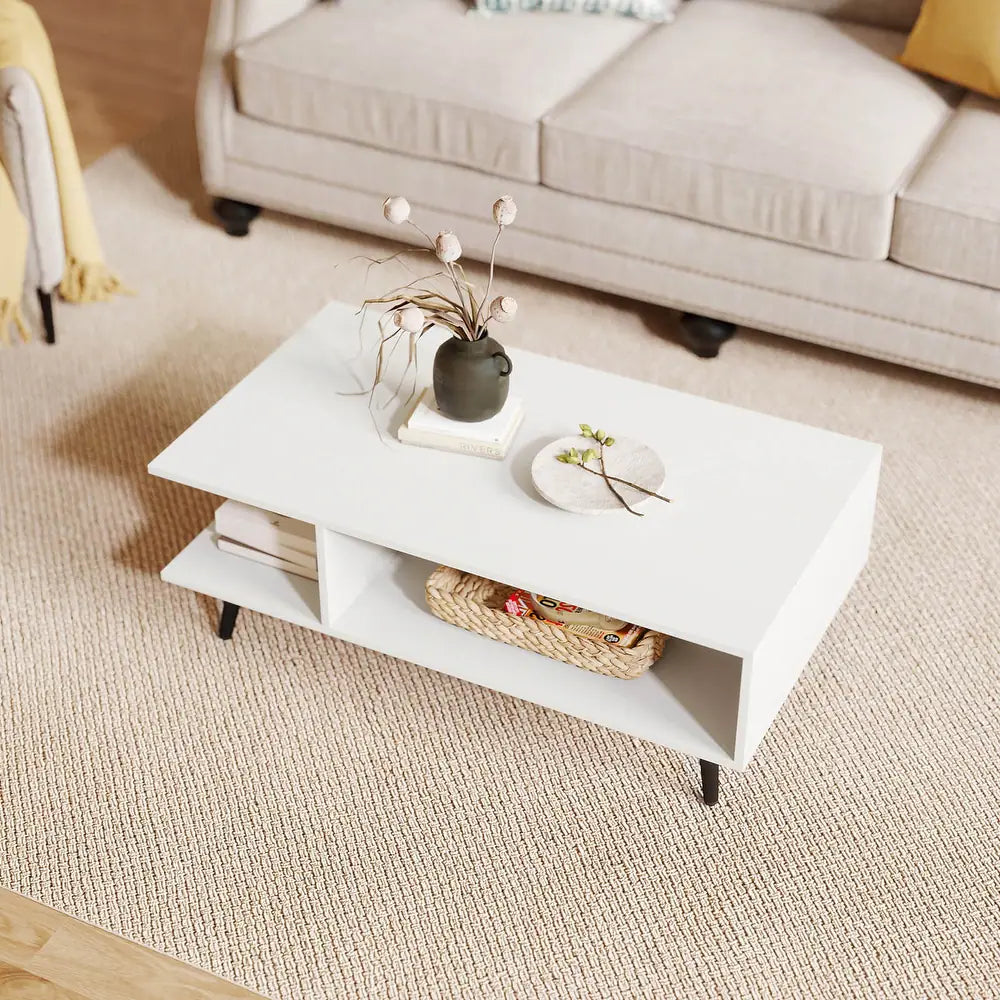 Zweistufiger Couchtisch mit Metallbeinen